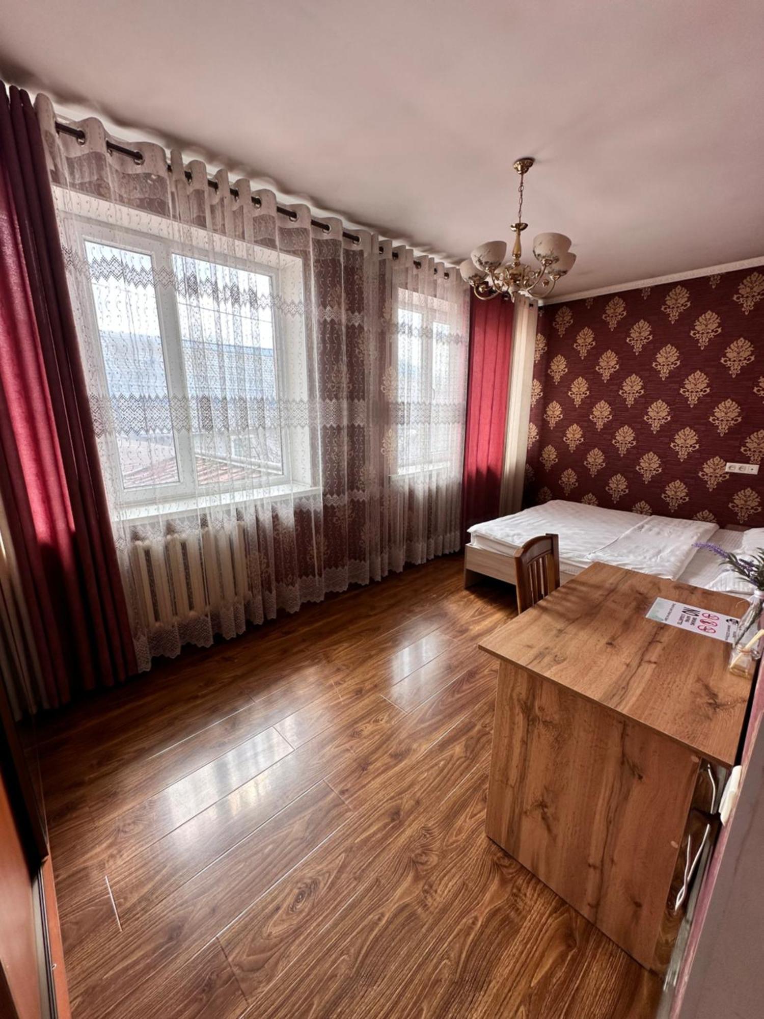 Hostel 4U Bishkek Exterior photo