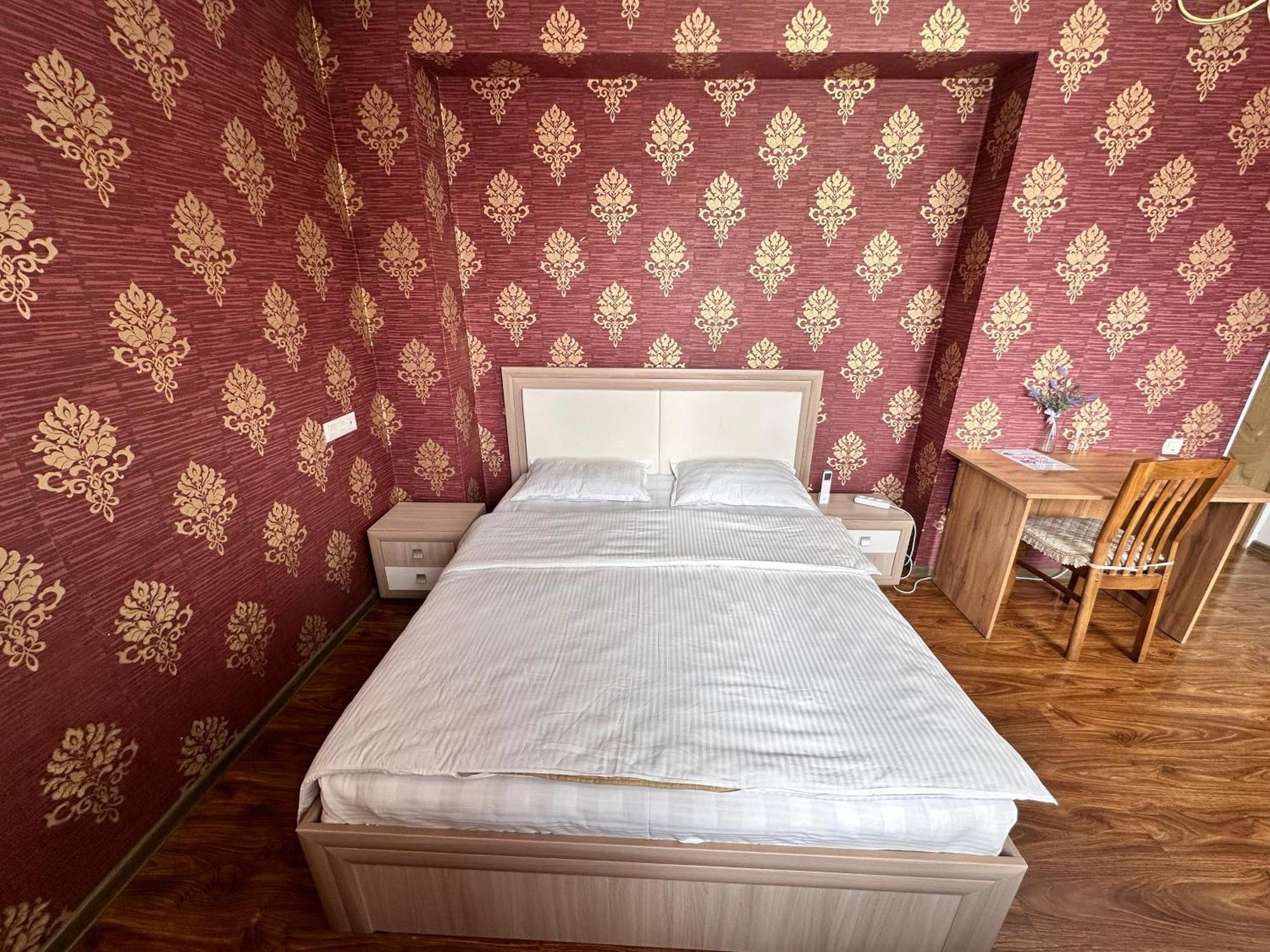 Hostel 4U Bishkek Exterior photo